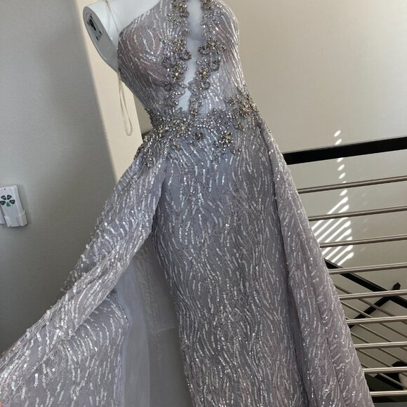 Dresses and Gowns - Picture 11 of 12